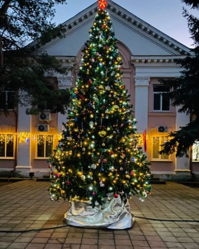В Верхнерогачикском муниципальном округе установили праздничную елку