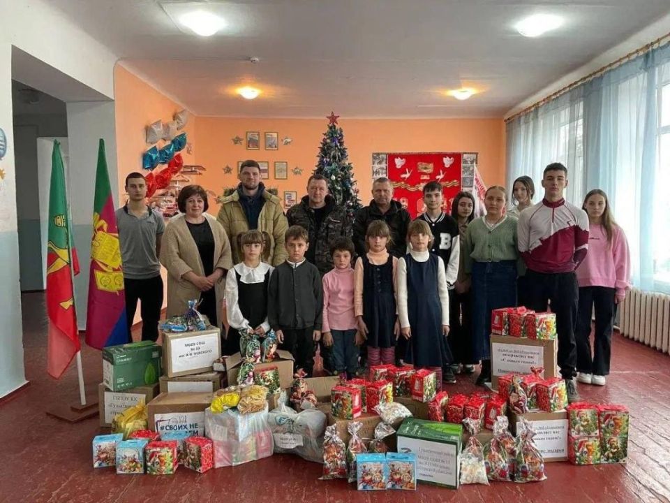 В Херсонской области ученики сельской школы получили новогодние подарки из Краснодарского края
