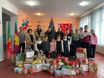 В Херсонской области ученики сельской школы получили новогодние подарки из Краснодарского края