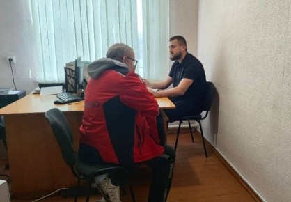 Прием граждан в селе Дмитровка Каховского округа провел руководитель фракции «Единая Россия», председатель Совета депутатов Александр Зуев