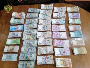 В Херсонской области местный житель признан судом виновным в осуществлении незаконной банковской деятельности