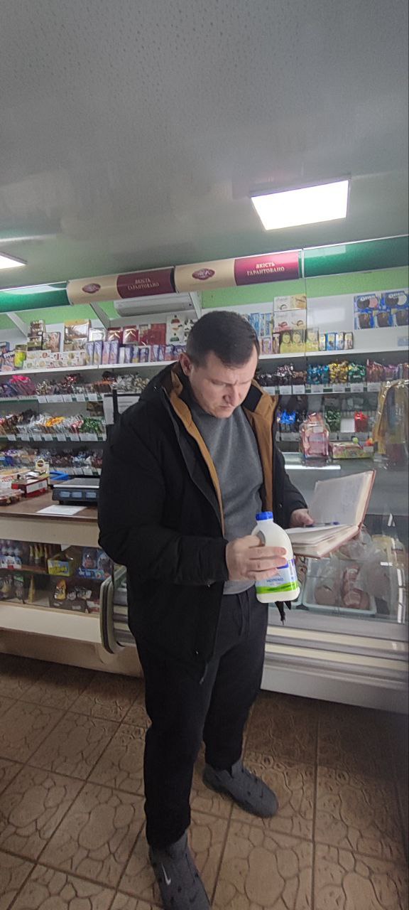 В Верхнерогачикском округе проверили сроки годности и качество продукции