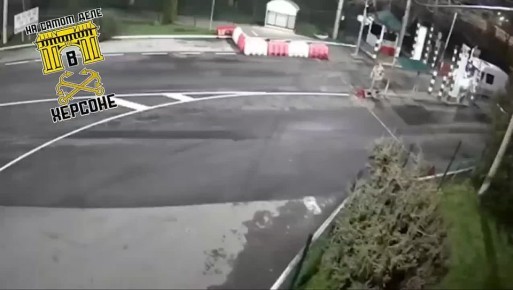 Украинец на мотоцикле, видимо, решил, что КПП "Порубное" - это просто декорация, и попытался протаранить границу в Румынию