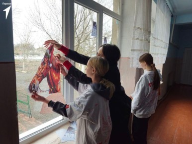 Первые Подовской школы приняли участие во Всероссийской акции «Новогодние окна»
