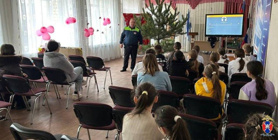 В Скадовском округе Херсонской области сотрудники Госавтоинспекции провели профилактические занятия со школьниками