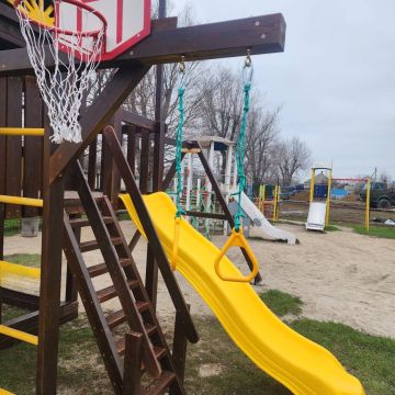 В Геническе теперь есть классная детская площадка!