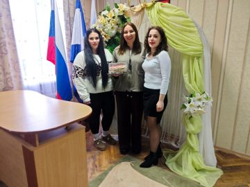 Евгения Кузьменко: Поздравила сотрудников Новотроицкого районного отдела ЗАГС Управления ЗАГС Херсонской области с профессиональным праздником!