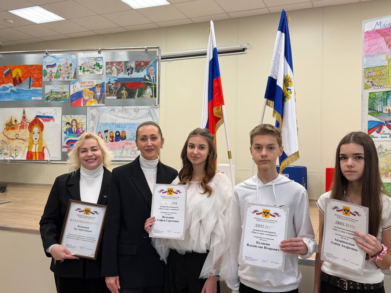 Избирком Херсонской области наградил победителей конкурсов рисунков и викторины о выборах