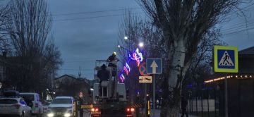 Тем временем город Геническ погружается в новогоднюю атмосферу