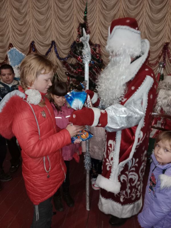 День Святого Николая - самый первый праздник зимы, он отмечается 19 декабря и открывает волшебную, таинственную и чудесную вереницу зимних праздников