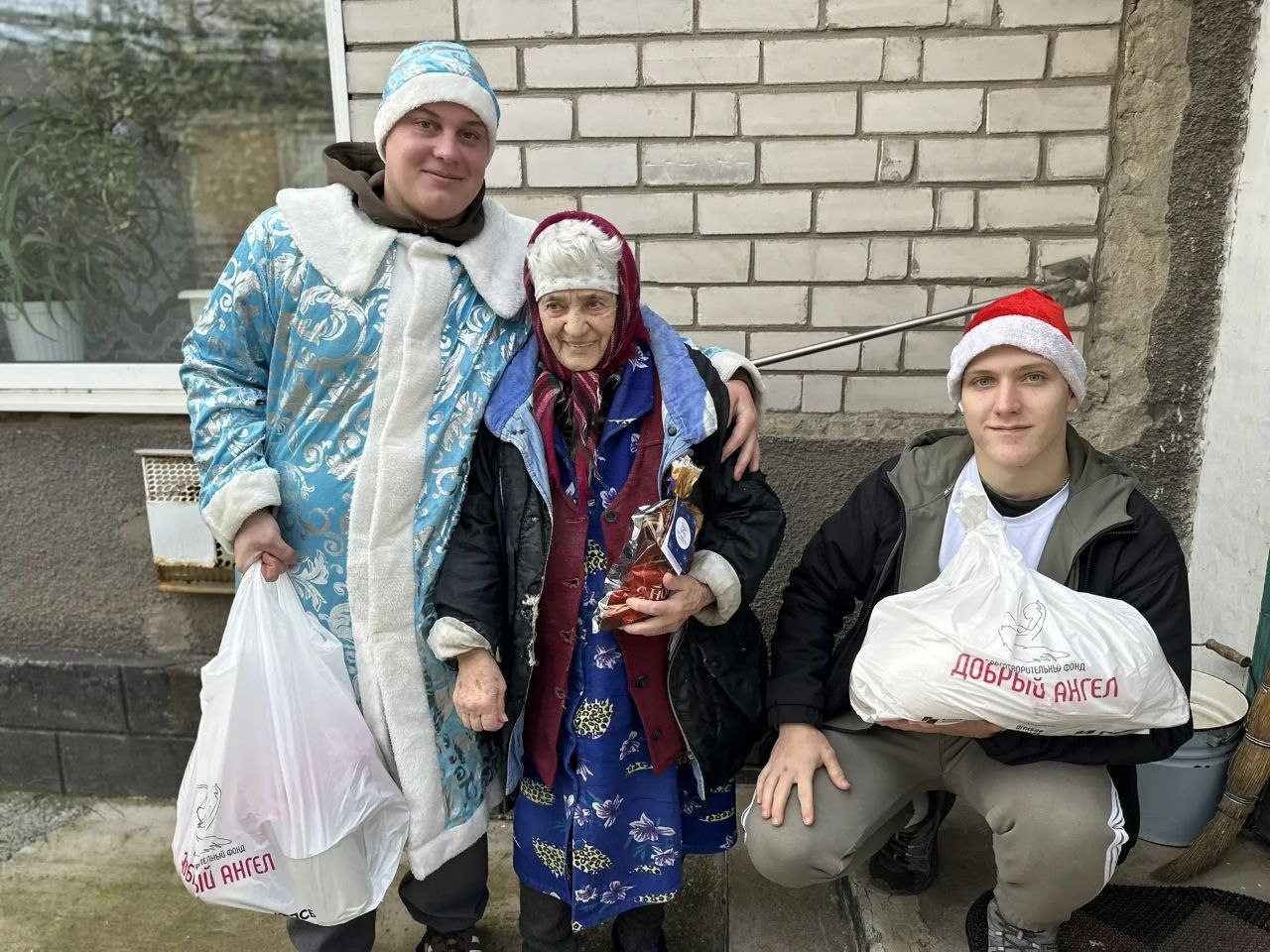 Ко Дню святого Николая активисты ТОС «Мечта» города Каховка доставили гуманитарную помощь нуждающимся жителям