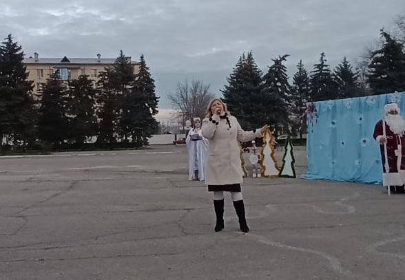 В Чаплинке зажглись огни на главной новогодней елке