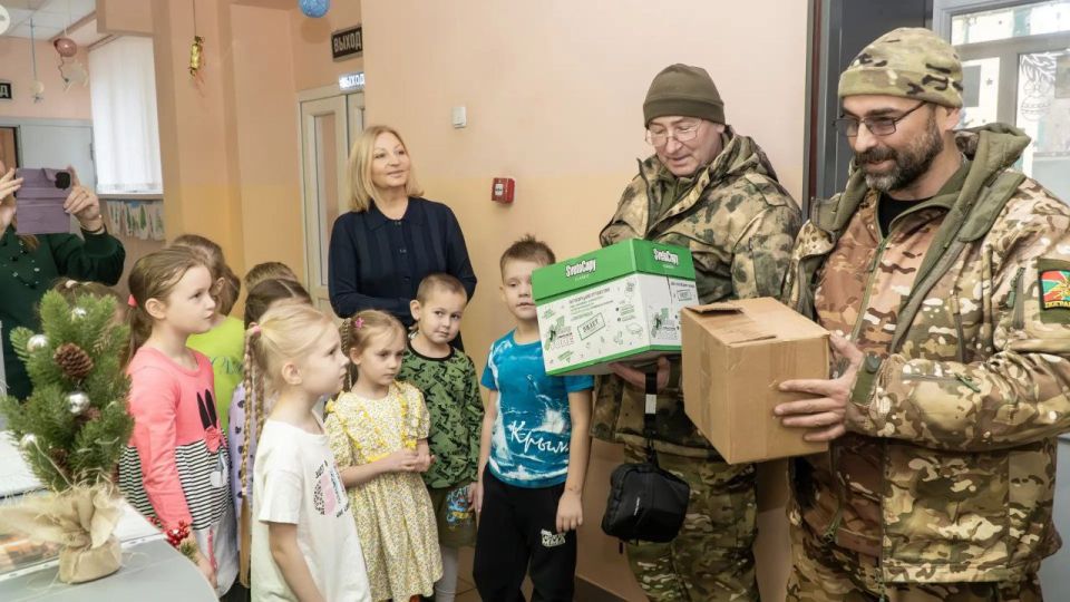 Подарки с фронта для курских дошколят