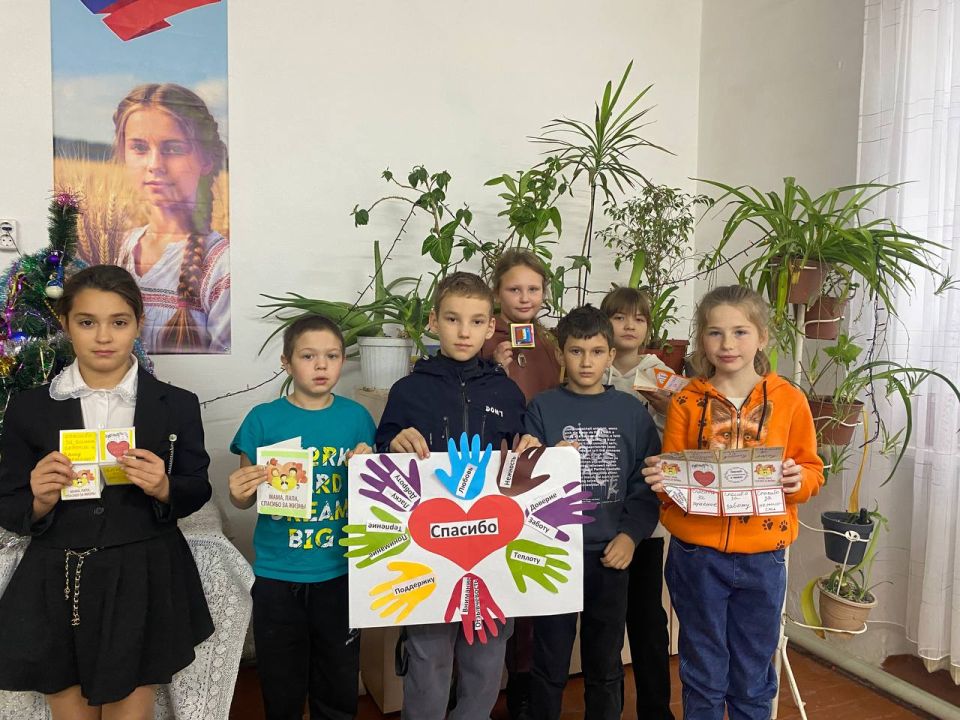 22 декабря 2025 года Верхнесерогозская сельская библиотека провела мастер-класс «Спасибо за жизнь!» для младших классов