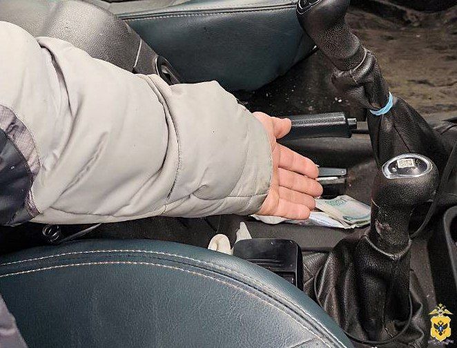 Житель Каховского округа обвиняется в совершении коррупционного преступления