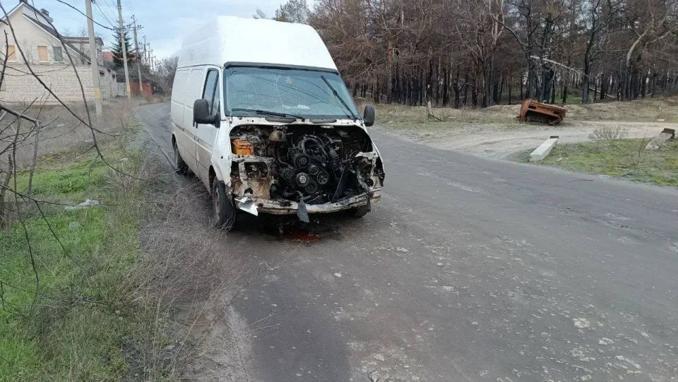 Укробоевики атаковали дроном гражданский автомобиль в Новой Каховке, ранен мирный житель, сообщил глава города Владимир Оганесов