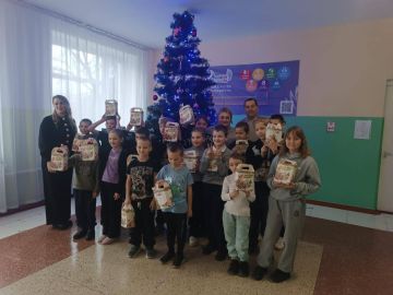 Дети ТУ Благодатное: сладкие подарки