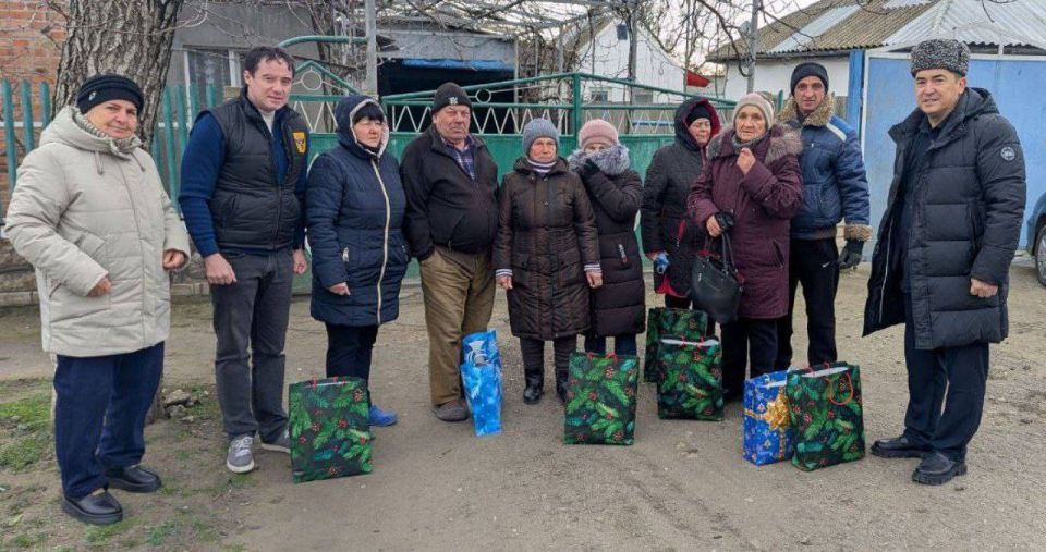 Передача эстафеты и новогодние встречи: рабочая поездка по Геническому округу