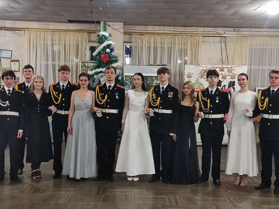 В Скадовской школе №1 состоялся кадетский бал