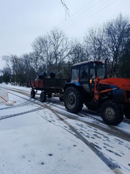 Снег и гололёд: в Новотроицком МО коммунальщики вышли на уборку