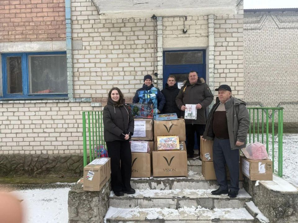 Молодые депутаты Красноармейского района Кубани привезли в Скадовск новогодние подарки