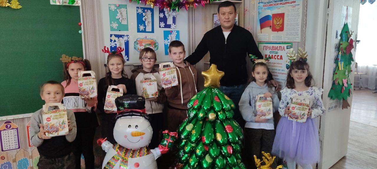 Сладкие подарки и поддержка: дети ТУ «Таврия» получили новогоднее внимание от шефского региона