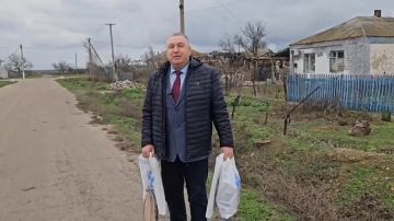 В рамках акции "Елка желаний" руководитель Управления Росреестра по Херсонской области исполнил новогоднюю мечту 9-летнего Руслана