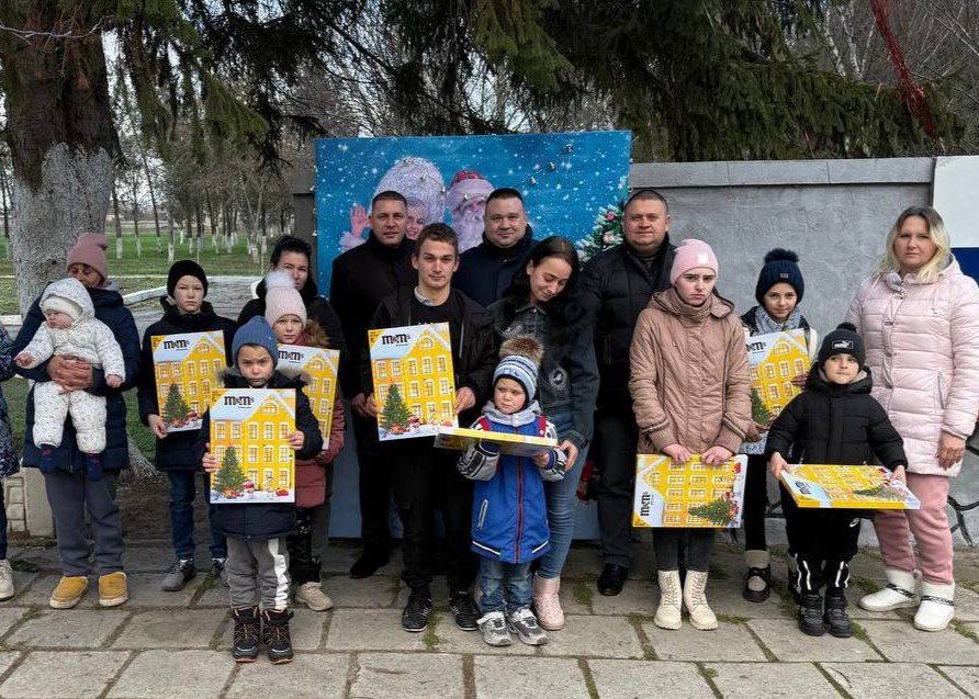 Адресные поздравления от «Единой России» подшефным семьям и детям с особенностями в развитии здоровья