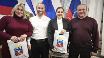 Глава Каховского округа Павел Филипчук передал оргтехнику председателям ТОС округа