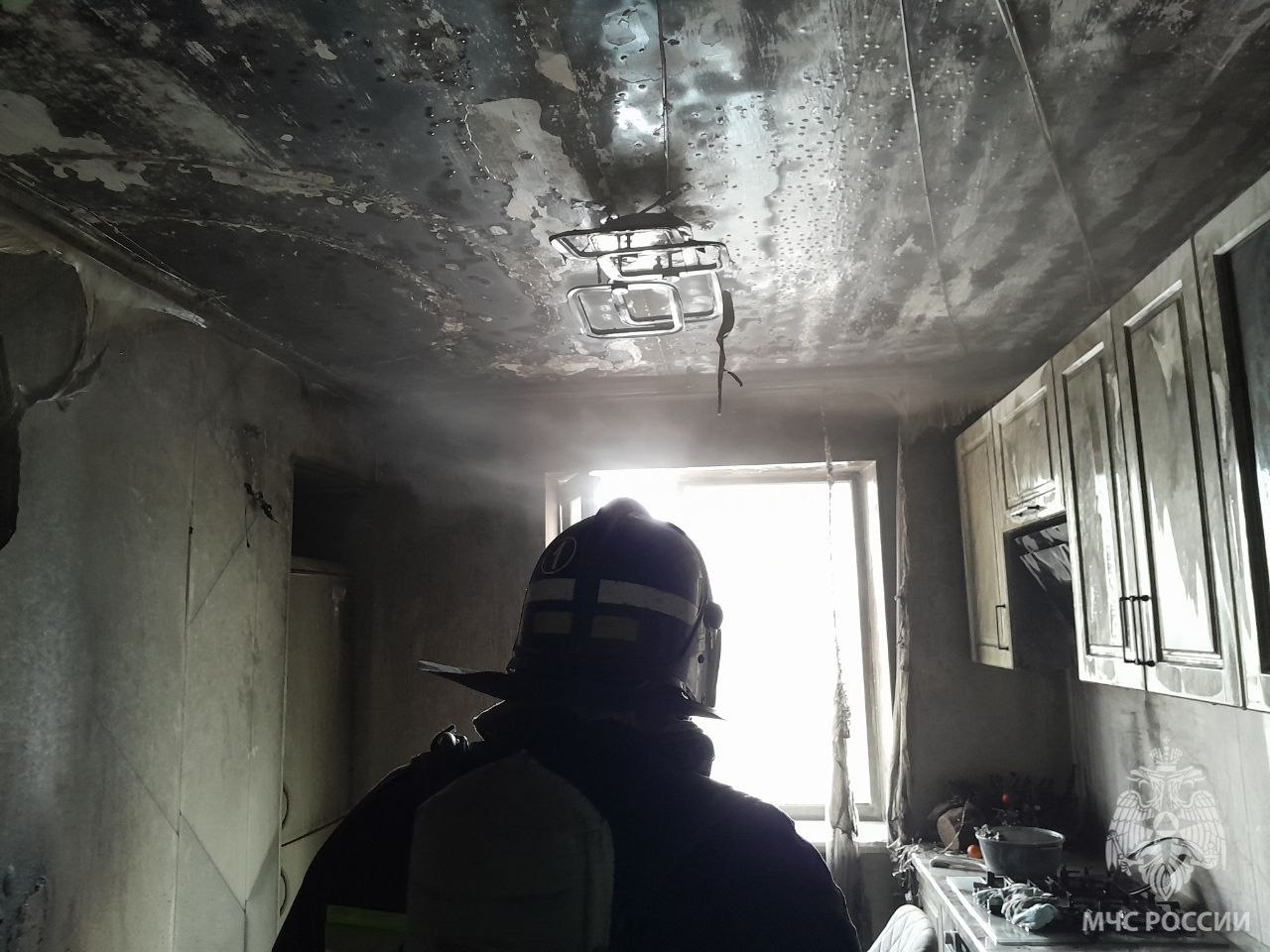 #ОперативкаМЧС84. Спасатели ликвидировали пожар в Геническом округе В поселке Новоалексеевка на улице 30 лет Октября горела кухня на 3-м этаже многоквартирного дома