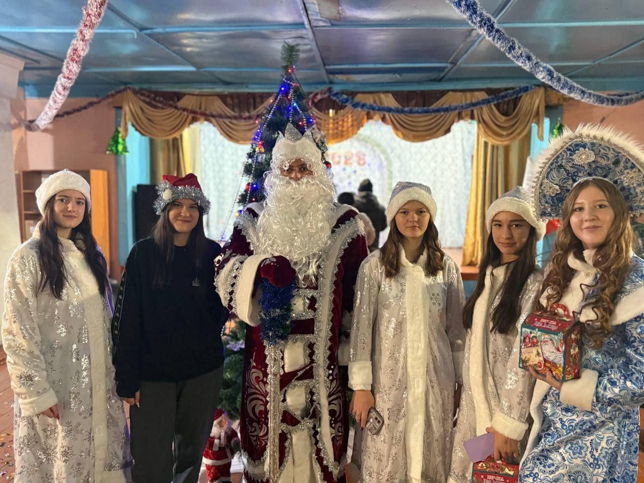 В Костогрызовском сельском клубе прошло праздничное мероприятие для детей под названием «Новогодняя искра»