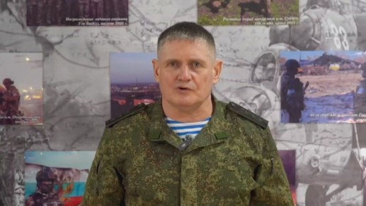 Командующий Воздушно-десантными войсками, командующий ГВ "Днепр", герой России генерал-полковник Михаил Теплинский подвел итоги боевой работы подразделений ВДВ за год и поздравил военнослужащих с наступающим Новым годом