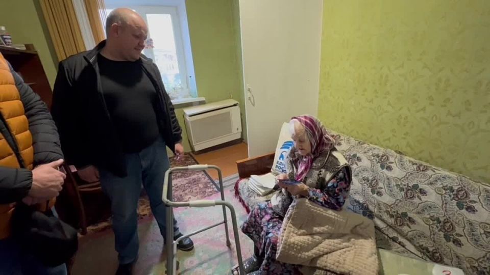 Руслан Хоменко: В преддверии Нового года лично посетил ветерана Великой Отечественной войны из п. Абрикосовка – Клавдию Назаровну Шатохину (дев