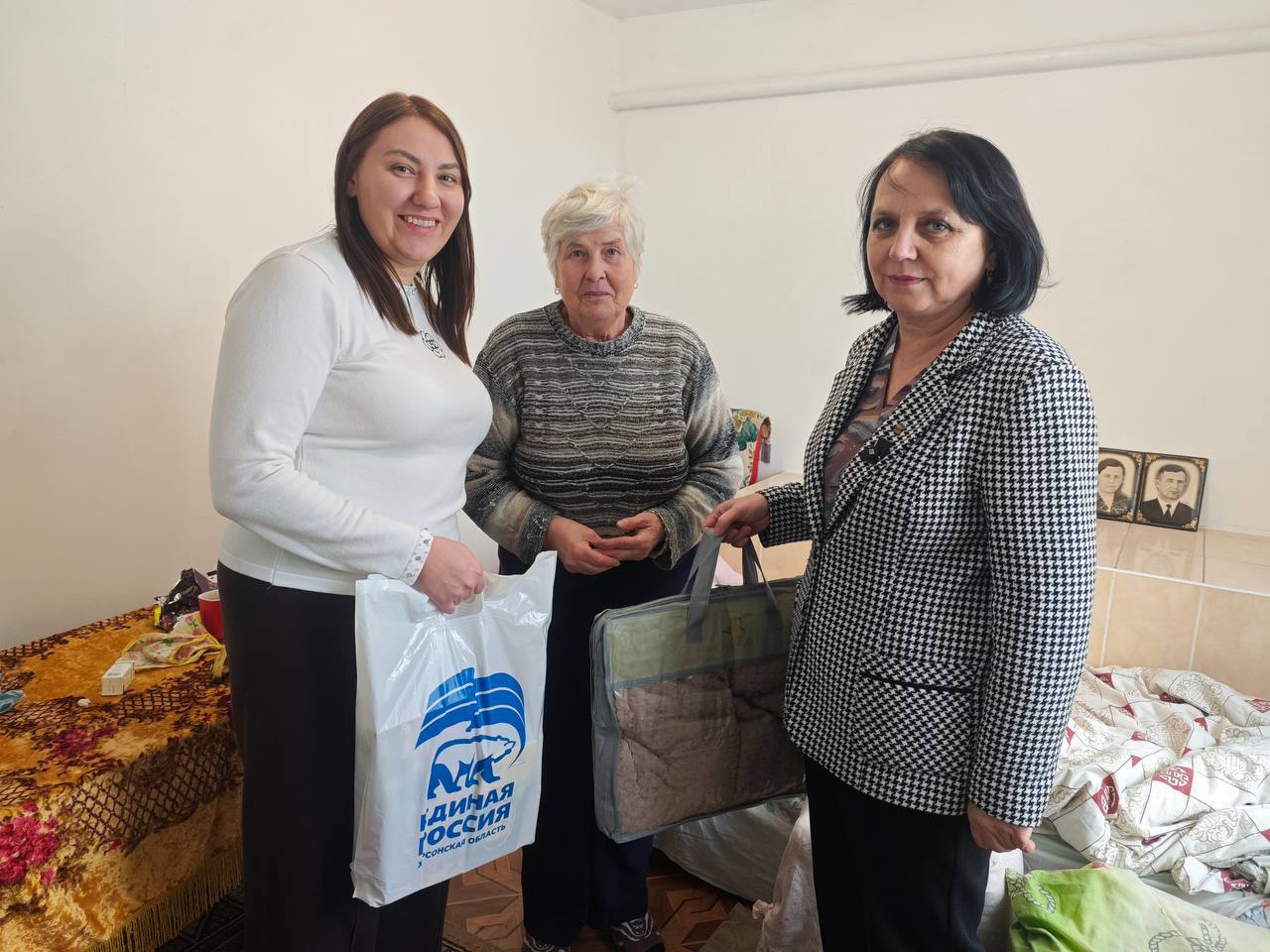 С Новым годом, ветеран!. С 25 по 31 декабря 2025 года Партия «ЕДИНАЯ РОССИЯ» совместно с Всероссийским общественным движением «Волонтёры Победы» проводит ежегодную Всероссийскую акцию «С Новым годом, ветеран!»