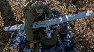 Беспилотники ВСУ продолжают летать над Хорлами и мешают работе оперативных служб