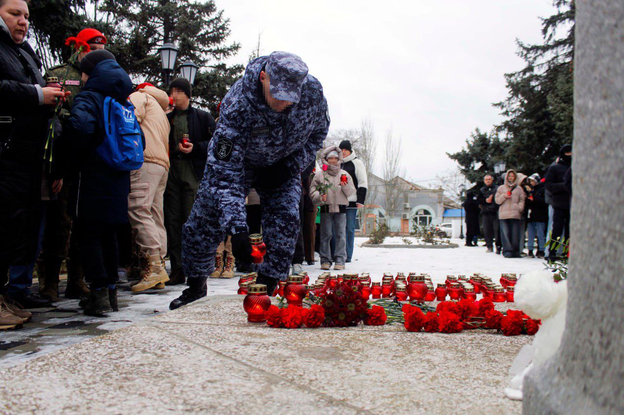 Росгвардия почтила память жертв теракта в Хорлах