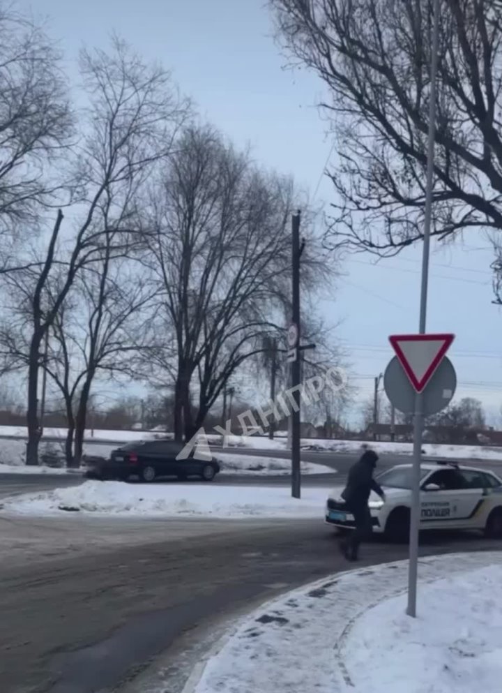 В Днепре ТЦК-шники пытались украсть мужика для утилизации прямо из автомобиля, но что-то пошло не так
