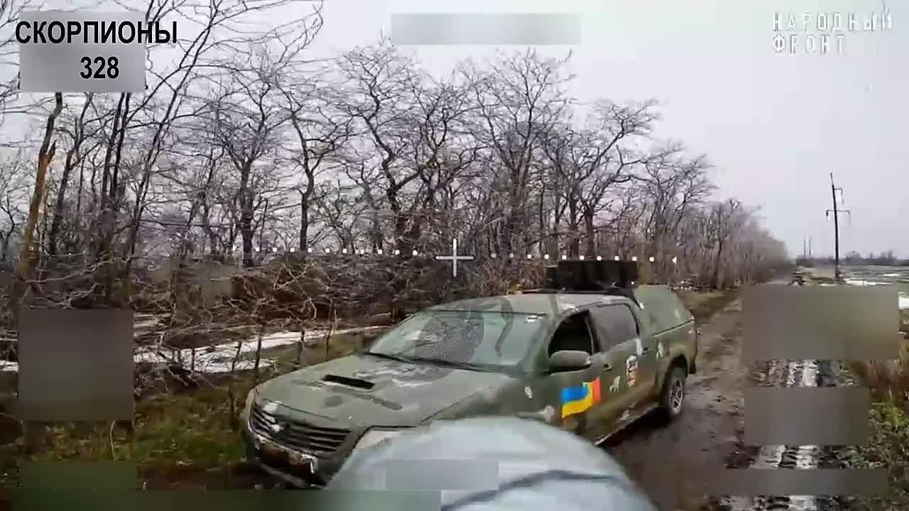 Расчёт FPV-дронов десантников из состава ГрВ "Днепр" уничтожил автомобиль "Toyota Hilux" 423 отдельного батальона беспилотных систем «Скифские Грифоны» на Запорожском направлении