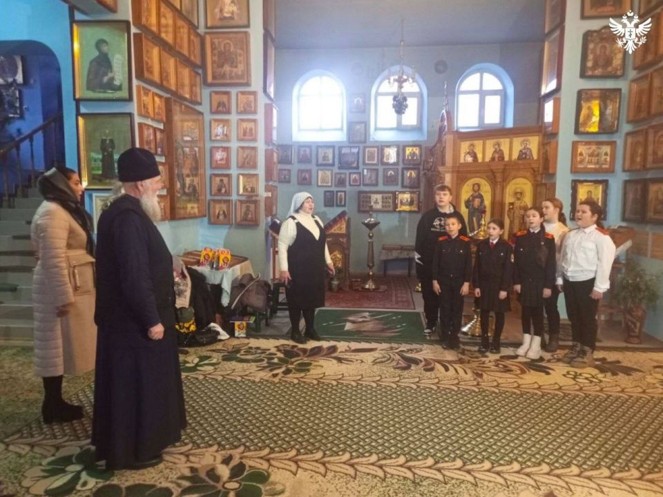 Павел Шувалкин передал рождественские подарки воспитанникам казачьих классов