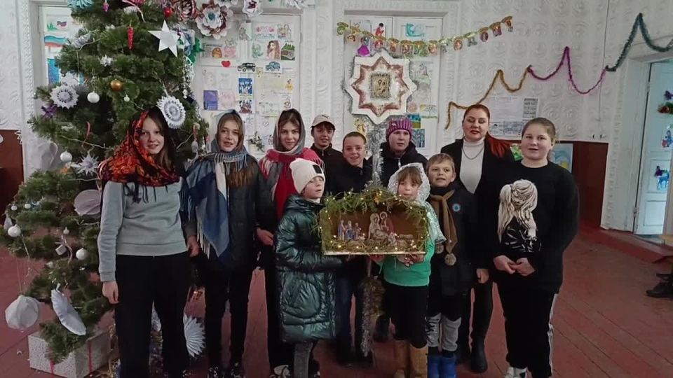 В Семёновском Доме культуры провели мастер-класс по изготовлению Рождественского вертепа