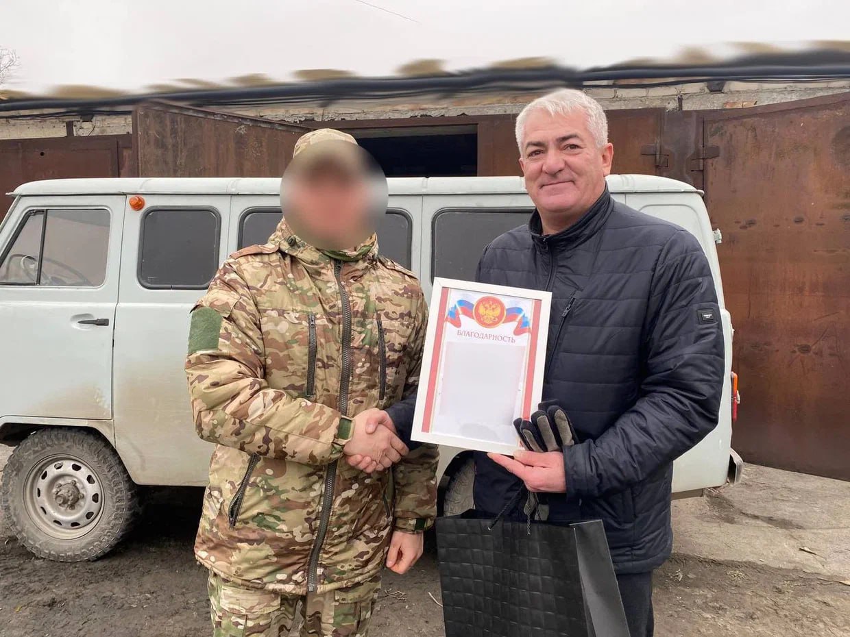 "Единая Россия" передала новогодние наборы воинам-разведчикам на Херсонском направлении