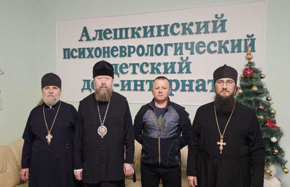 Свет Рождества в каждый дом: Владыка Филарет и духовенство посетили детский дом-интернат в Скадовске