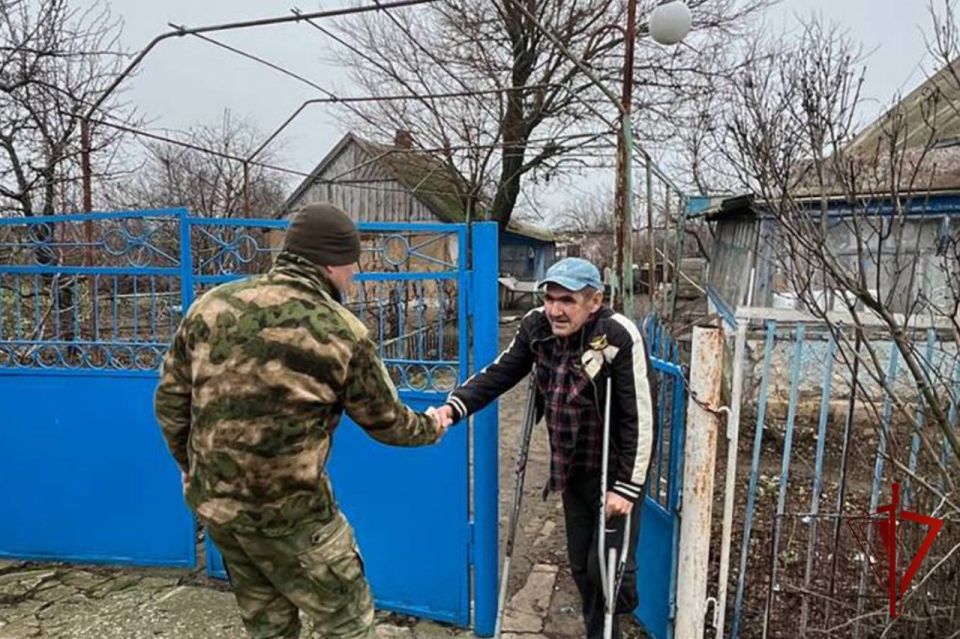 Военнослужащие Росгвардии провели в Херсонской области гуманитарную акцию