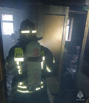 В Геническе ликвидирован пожар в подъезде многоквартирного дома