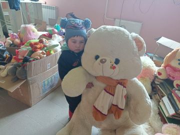 Из Ставропольского края передали сладкие новогодние подарки для детей и гуманитарную помощь жителям села Богдановка Каховского МО