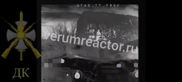 н.п. Першомарьевка. Расчетом FPV-дронов на оптоволокне отряда "Пламя" Добровольческого корпуса Южной группировки войск, завершая результативную атаку изделия «Молния», уничтожен танк Т-72 противника