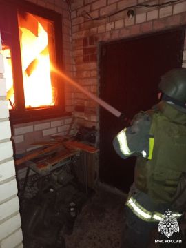 За прошедшие сутки спасатели МЧС Херсонской области выезжали на три происшествия: техногенный пожар и два ДТП