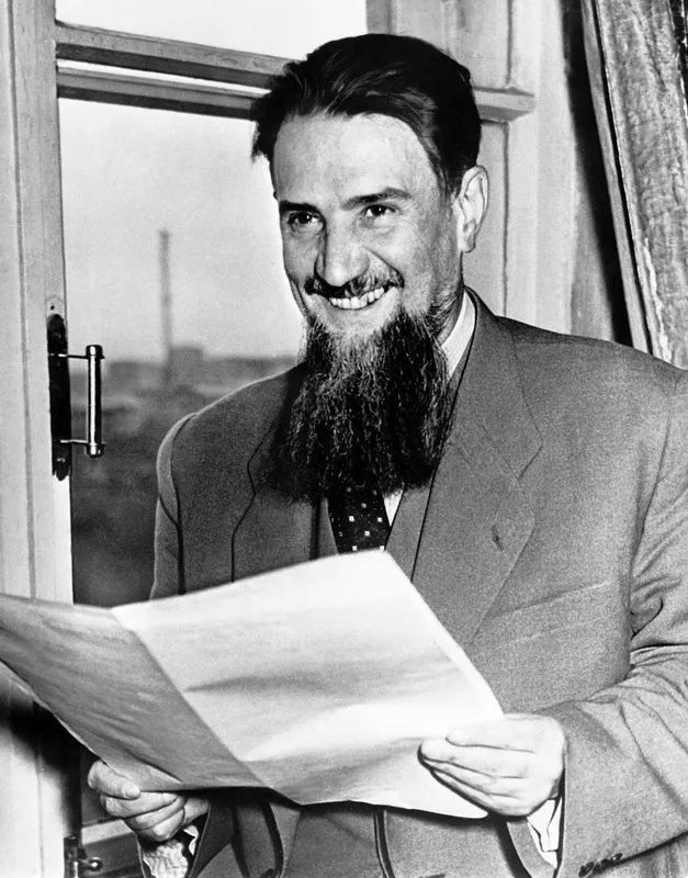 �������� ������: ������� ���� �������� ����� ����������� ��������� (1903 � 1960) � ����������� �������-��������, ��� ��� �������� ������� � ����� � ������������� ������