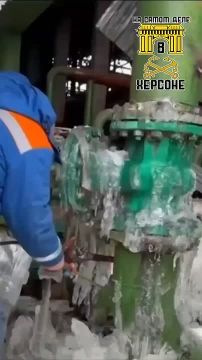 Смехопанорама по Киевски. Кличко, с умным видом показывает, как на камеру пытаются разморозить трубы… горелкой! Результат, естественно, нулевой