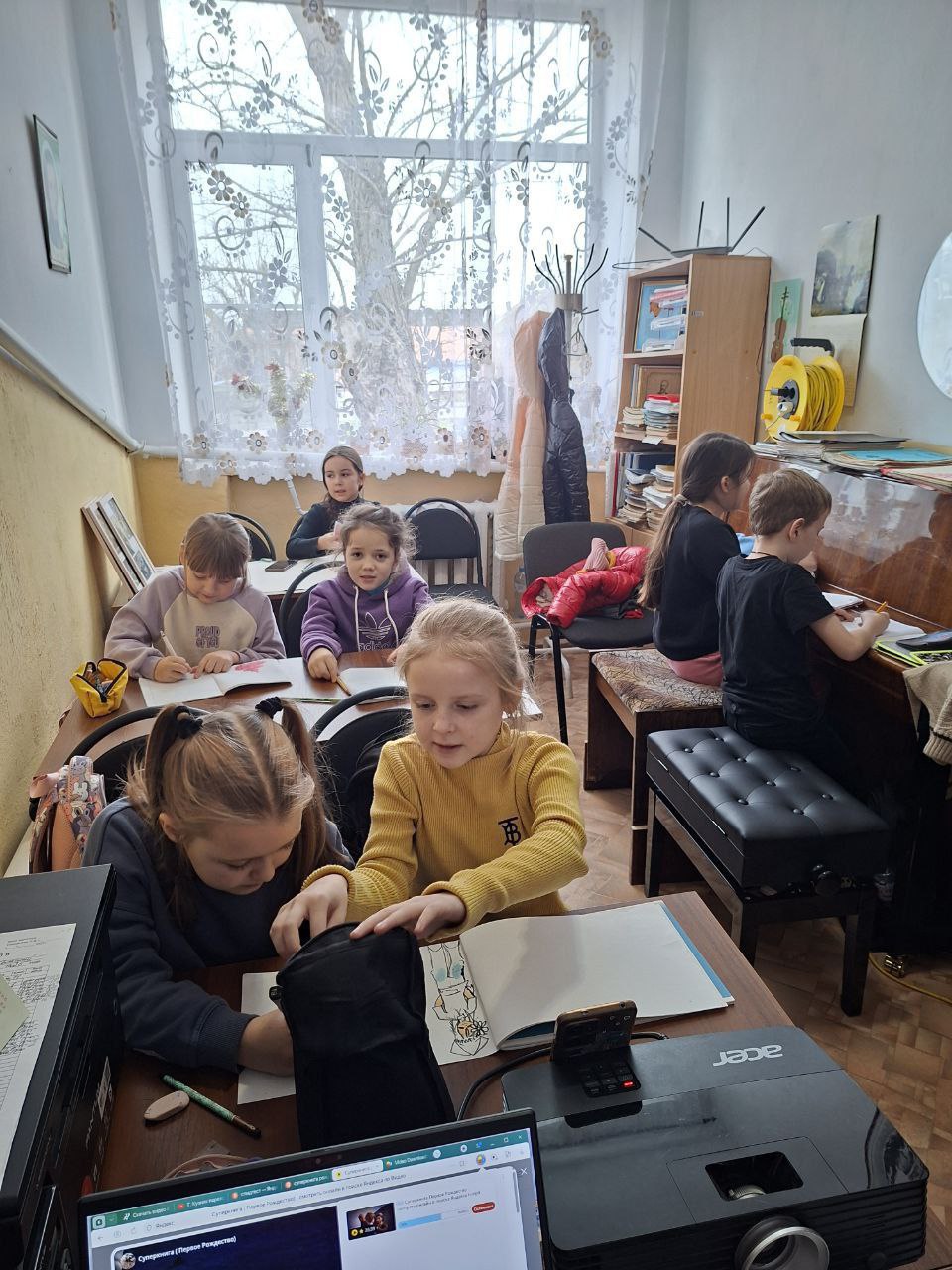 Зимние праздники: познавательный час для детей в Новоалексеевке